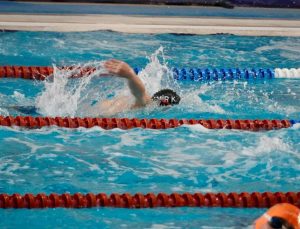 Düzce’de 23 Nisan Yüzme Şenliği’nde Final Heyecanı Yaşandı