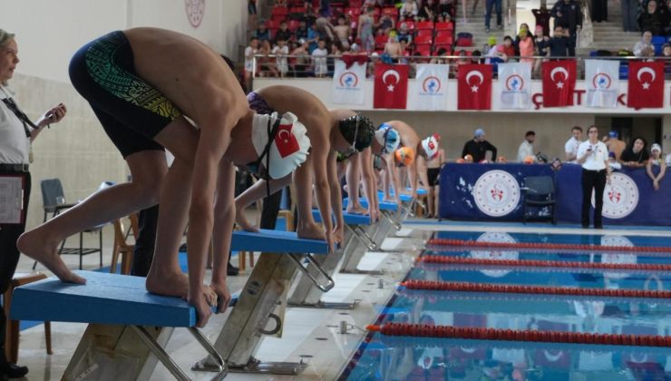 Düzce’de Yüzme Şenliği Nefes Kesti: 180 Minik Sporcu Kıyasıya Yarıştı